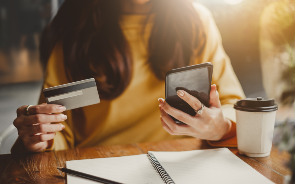 A woman online shopping using mobile app hinting the comparison of shopping mobile app markets in Japan and the US