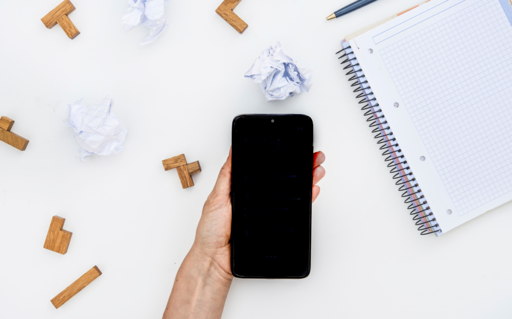 A person holding a phone searching for keywords for puzzle game apps in Japan